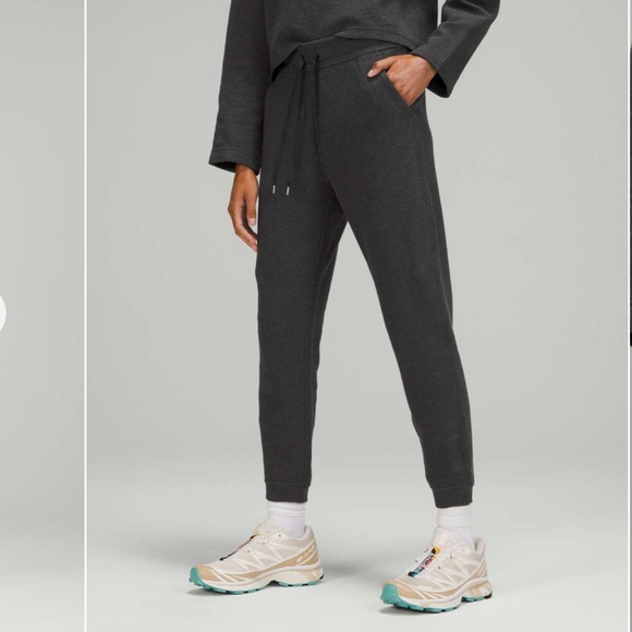 Lululemon Ribbed High-Rise Jogger 25" *7/8 Length in Heathered Black Size 4 - Picture 2 of 10